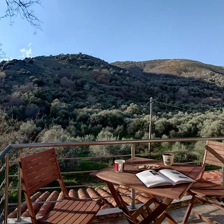 Couette-café Antartisa Limni (Crete)
