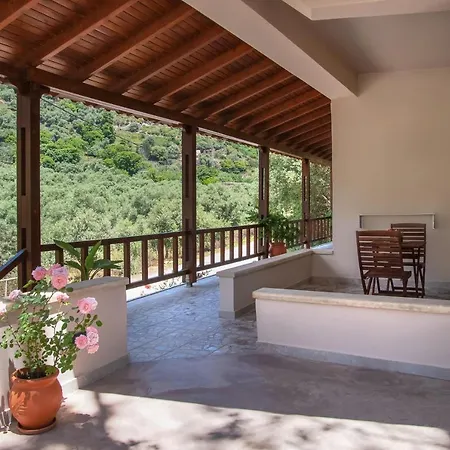 Antartisa Couette-café Limni (Crete)